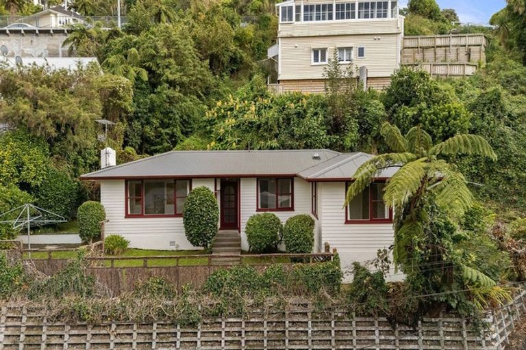 Photo of property in 23 Governor Road, Northland, Wellington, 6012
