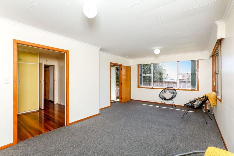 Photo of property in 2/256 Courtenay Street, Strandon, New Plymouth, 4312