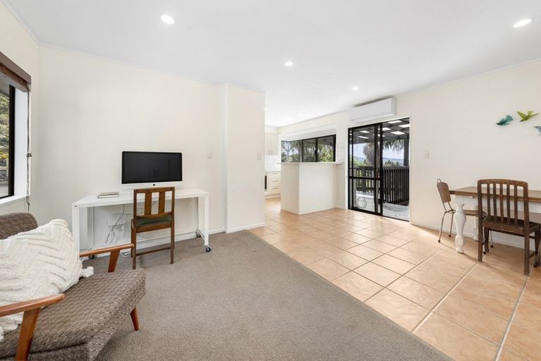 Photo of property in 3b Laingrange Place, Laingholm, Auckland, 0604