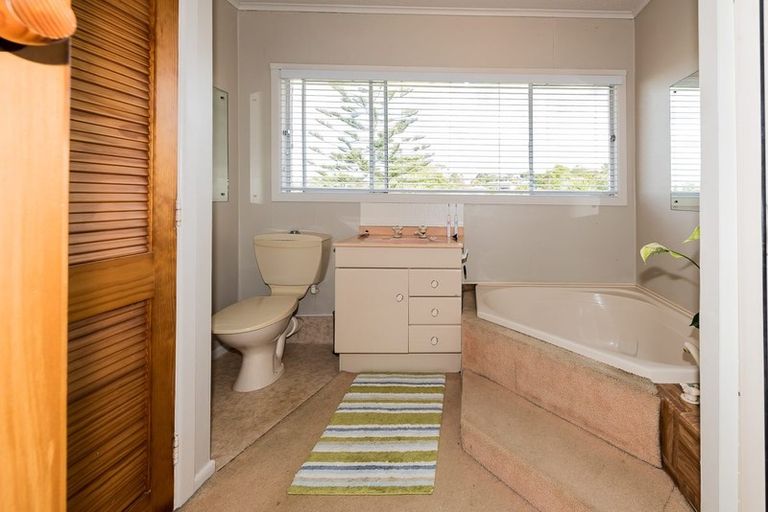 Photo of property in 16 Glamorgan Drive, Torbay, Auckland, 0630