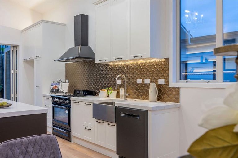 Photo of property in 2 Craigs Way, Hobsonville, Auckland, 0616