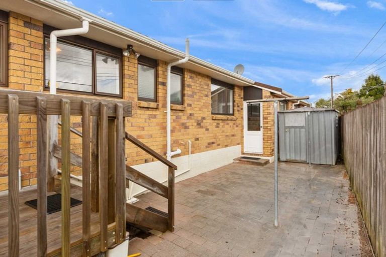 Photo of property in 2/41 Riverside Road, Orewa, 0931