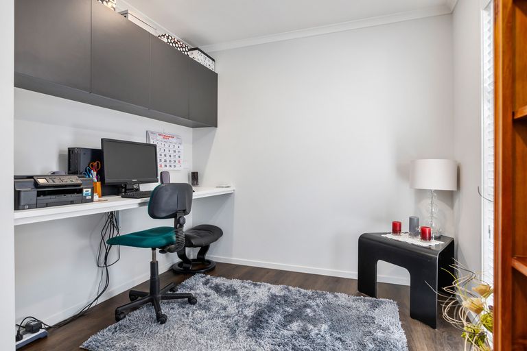 Photo of property in 15 Maple Grove, Kingston, Wellington, 6021