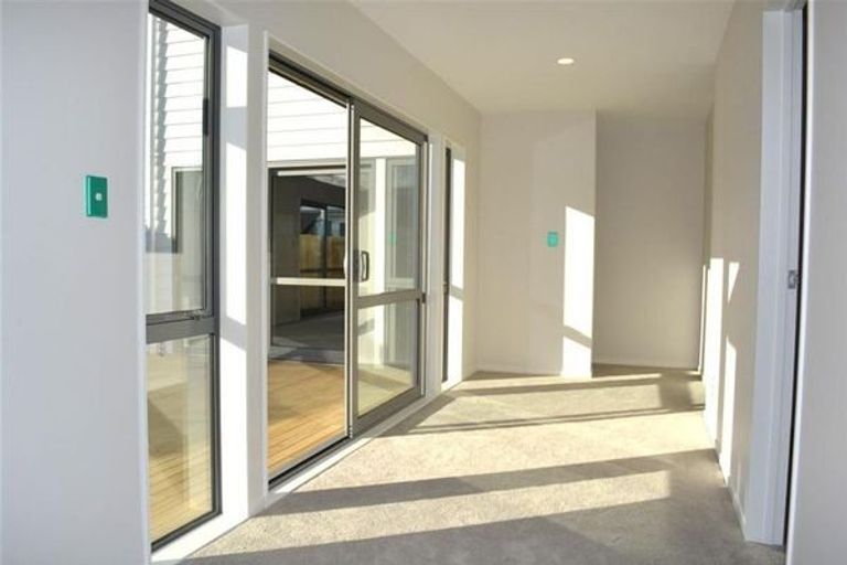 Photo of property in 12 Matata Drive, Takanini, 2112