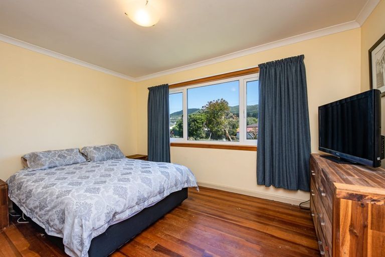 Photo of property in 18 Coates Street, Tawa, Wellington, 5028
