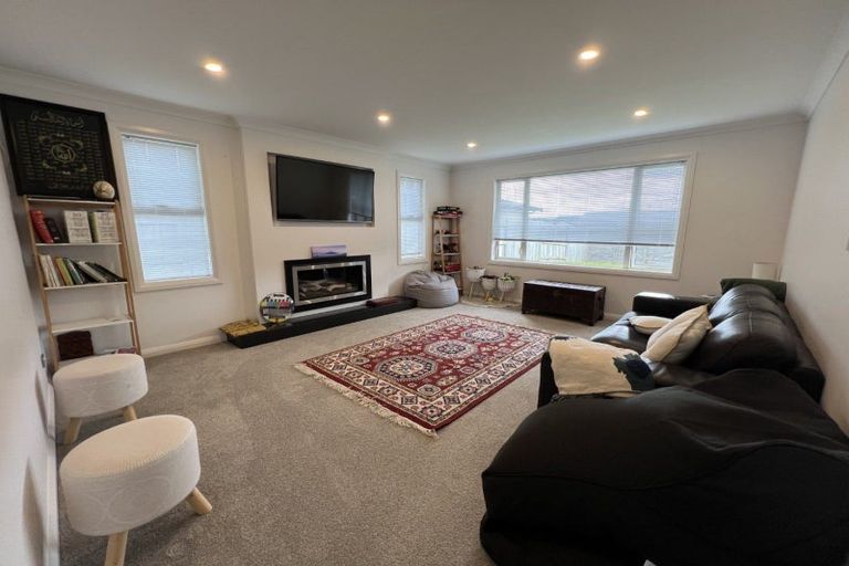 Photo of property in 89 Johnstone Drive, Fitzherbert, Palmerston North, 4410