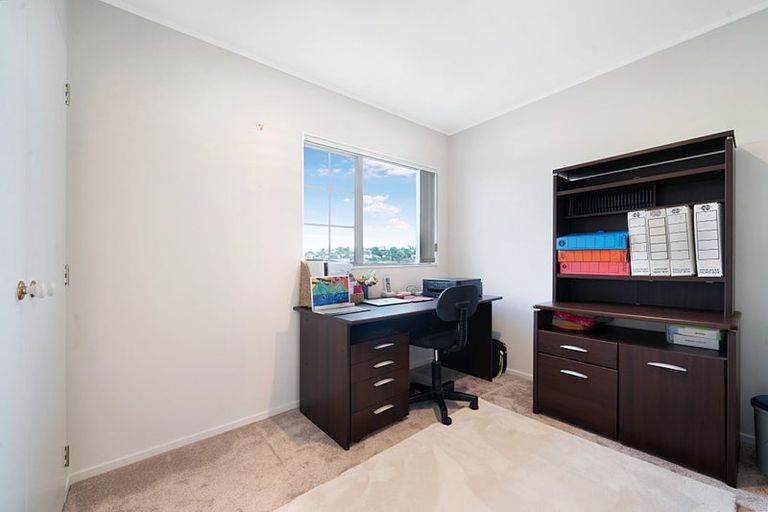 Photo of property in 50 Settlers Grove, Orewa, 0931