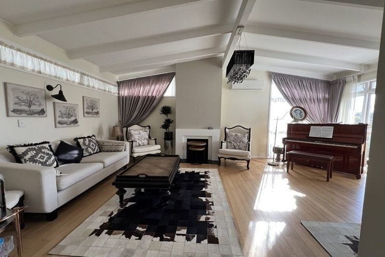 Photo of property in 1/44 Deuxberry Avenue, Northcote, Auckland, 0627