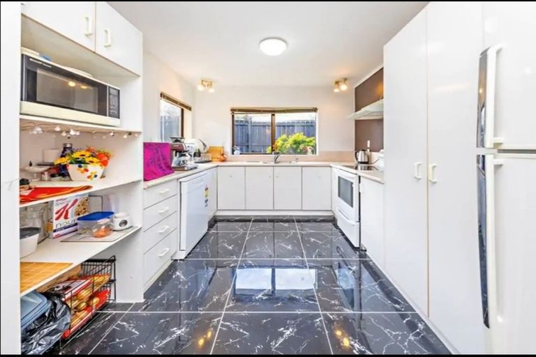 Photo of property in 2/69 Victoria Road, Papatoetoe, Auckland, 2025