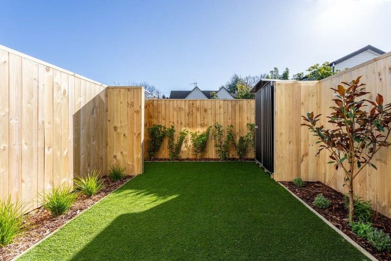 Photo of property in 19/10 Fathom Place, Te Atatu Peninsula, Auckland, 0610