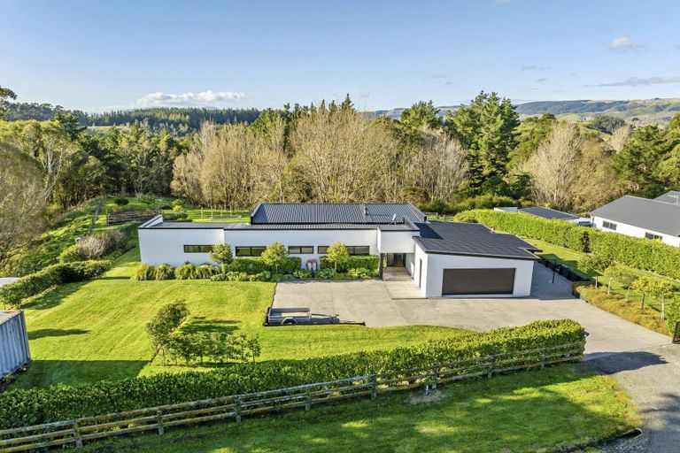 Photo of property in 111 Polson Hill Drive, Aokautere, Palmerston North, 4471