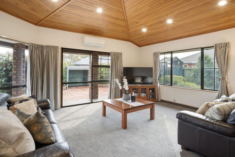 Photo of property in 14 Fieldmoor Place, Parklands, Christchurch, 8083