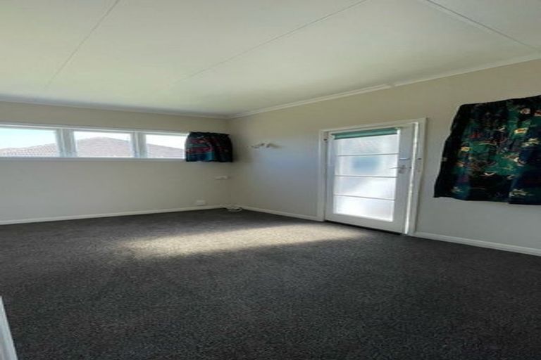 Photo of property in 1 Winchester Street, Levin, 5510