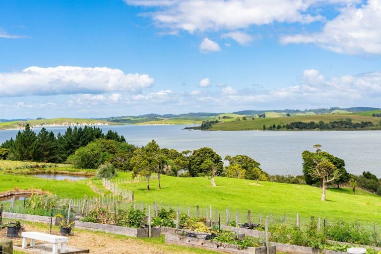 Photo of property in 24 Karakanui Road, Tinopai, Matakohe, 0593