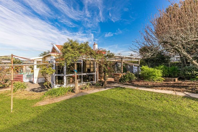 Photo of property in 18 Ngataringa Road, Devonport, Auckland, 0624