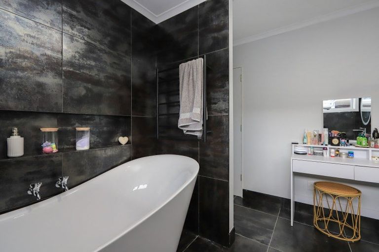 Photo of property in 32 Konini Crescent, Pirimai, Napier, 4112