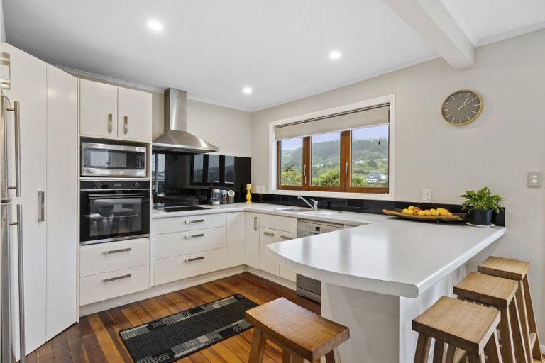 Photo of property in 51 Handyside Street, Tawa, Wellington, 5028