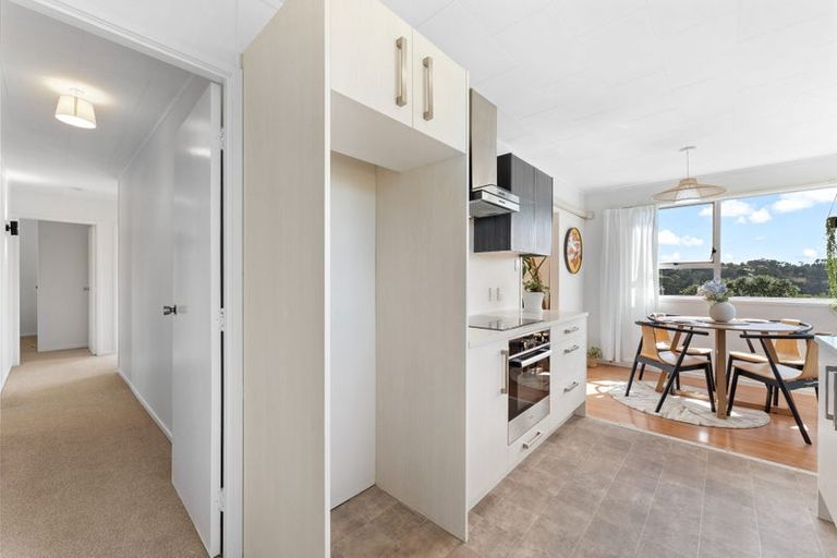 Photo of property in 2/1 Cantina Avenue, Bayview, Auckland, 0629