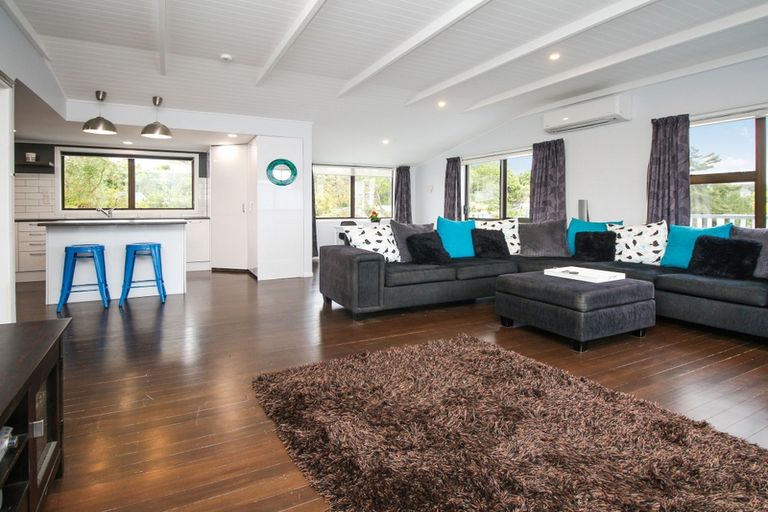 Photo of property in 44 Hartley Terrace, Massey, Auckland, 0614