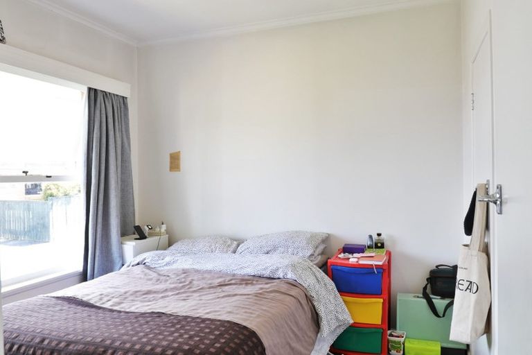 Photo of property in 2/7 Roberts Avenue, Bayswater, Auckland, 0622