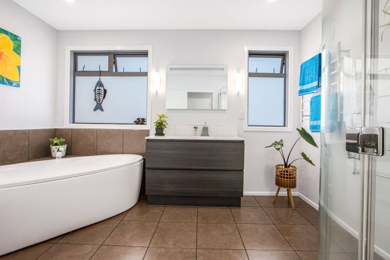 Photo of property in 16 Manly Street, Paraparaumu Beach, Paraparaumu, 5032