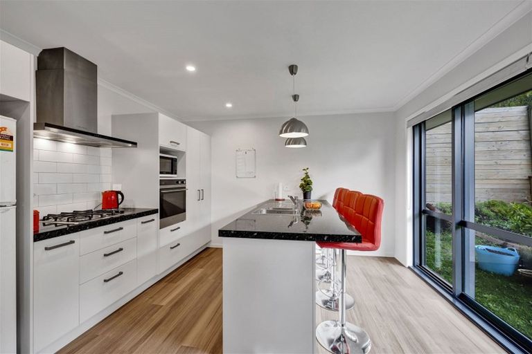 Photo of property in 16 Nukuroa Close, Waitara, 4320