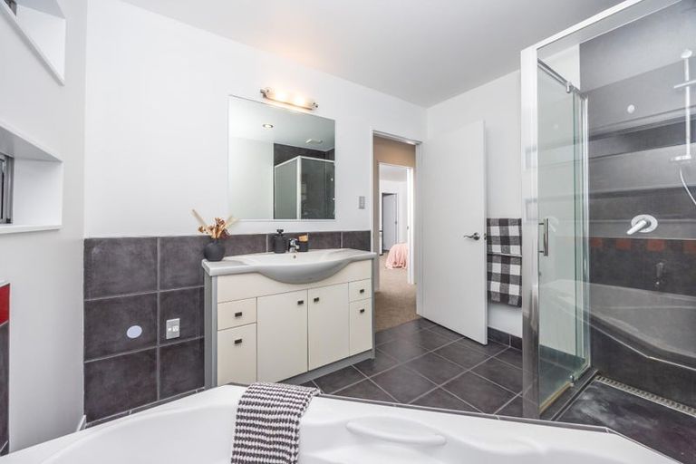 Photo of property in 2 Millennium Heights, Flagstaff, Hamilton, 3210