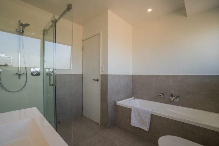 Photo of property in 11 Forster Place, West Harbour, Auckland, 0618