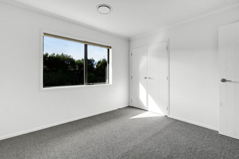 Photo of property in 31 Ninia Road, Paraite, New Plymouth, 4373