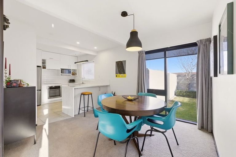 Photo of property in 76a Memorial Avenue, Ilam, Christchurch, 8053