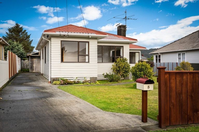 Photo of property in 5 Ashforth Street, Wainuiomata, Lower Hutt, 5014