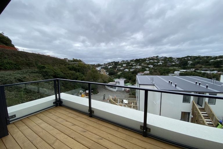 Photo of property in 52 Tiketike Way, Brooklyn, Wellington, 6021