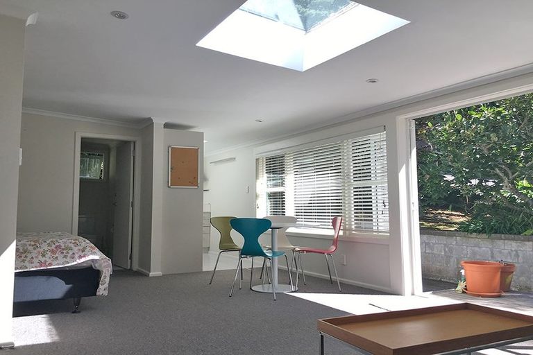 Photo of property in 37 Silverstream Road, Crofton Downs, Wellington, 6035