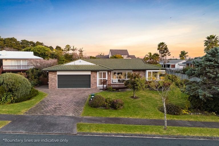 Photo of property in 13 Kuripaka Crescent, The Gardens, Auckland, 2105