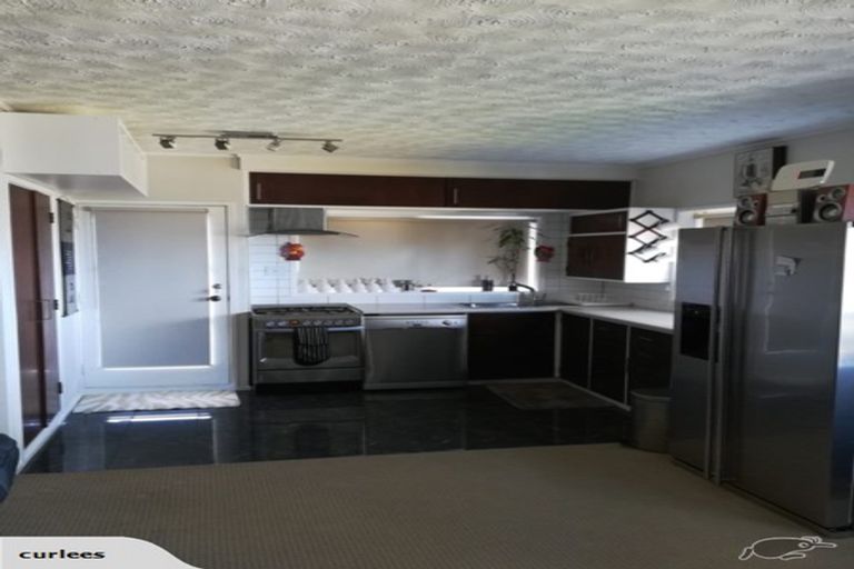 Photo of property in 42 Lynbrooke Avenue, Blockhouse Bay, Auckland, 0600