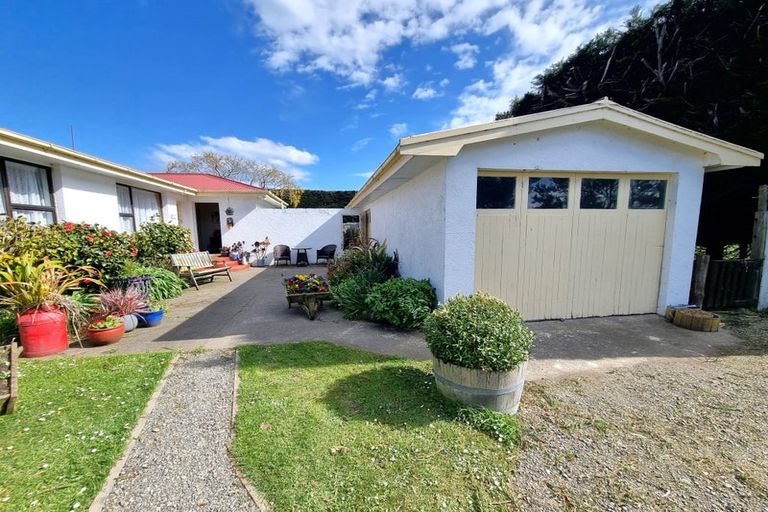 Photo of property in 1063 Riverton Otautau Road, Gropers Bush, Riverton, 9883