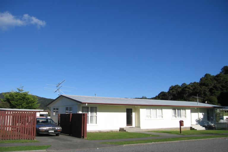 Photo of property in 2/2 Rakaia Grove, Wainuiomata, Lower Hutt, 5014