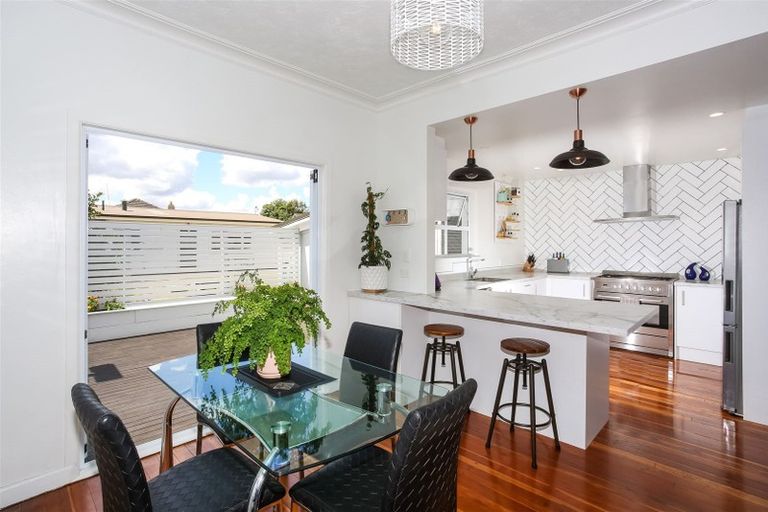 Photo of property in 2 Hamilton Place, Pukekohe, 2120