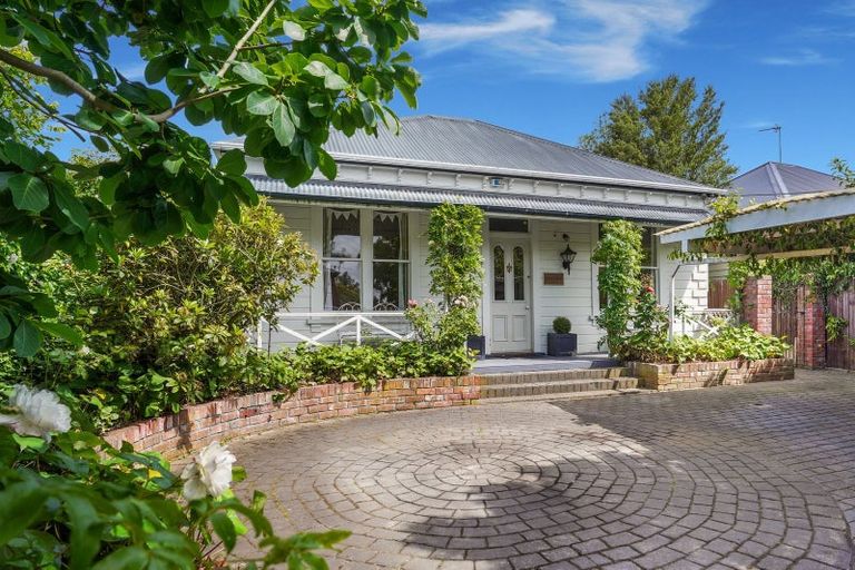 Photo of property in 96 Holly Road, St Albans, Christchurch, 8014