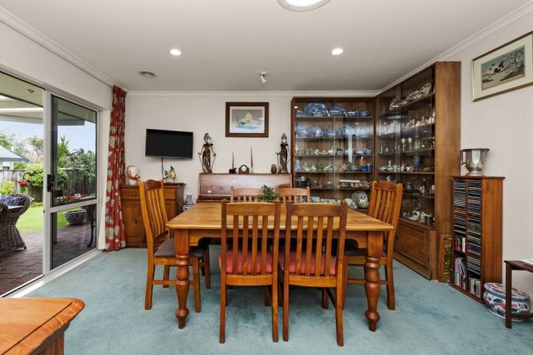 Photo of property in 11 Kingsgate Avenue, Havelock North, 4130