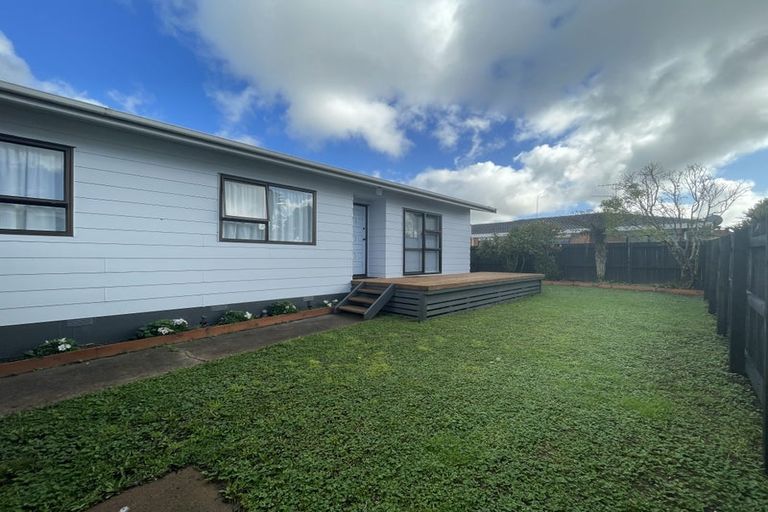 Photo of property in 1/94 Roberts Road, Te Atatu South, Auckland, 0610