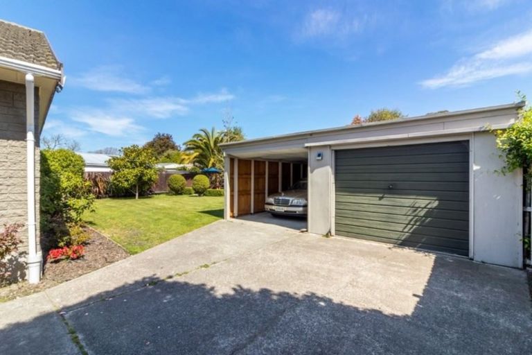 Photo of property in 21 Burnside Crescent, Burnside, Christchurch, 8053