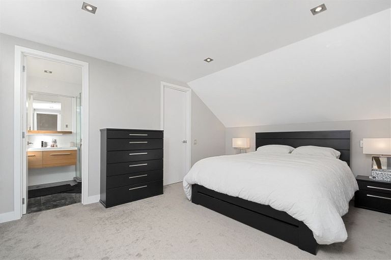 Photo of property in 28b Bluefin Way, West Harbour, Auckland, 0618