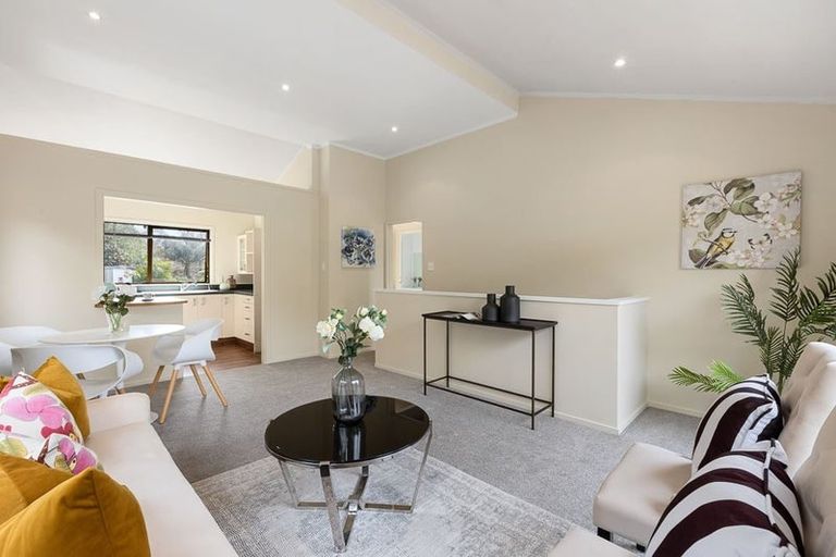 Photo of property in 1/807 East Coast Road, Northcross, Auckland, 0630