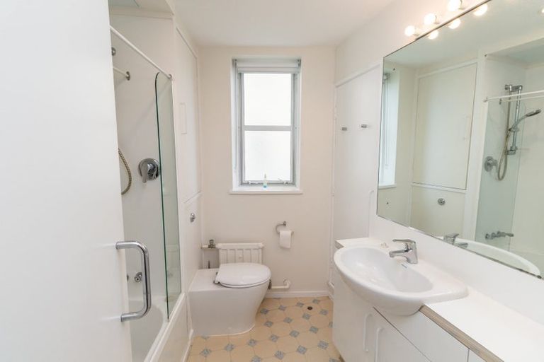 Photo of property in Wharenui Apartments, 274 Oriental Parade, Oriental Bay, Wellington, 6011