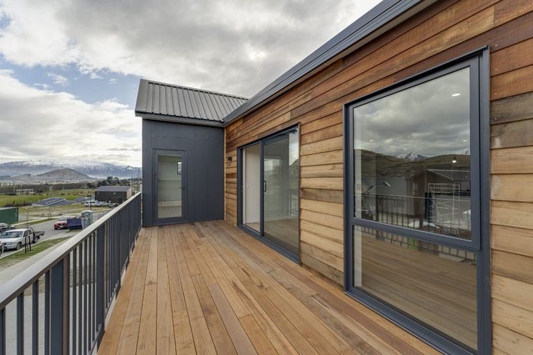 Photo of property in 104 Spur Ridge Rise, Jacks Point, 9371