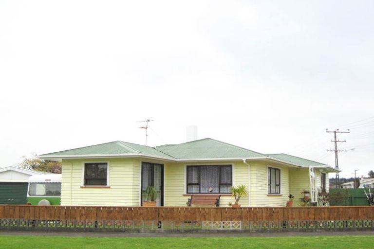 Photo of property in 11 Queen Street, Waitara, 4320