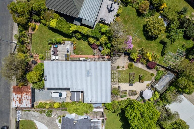 Photo of property in 33 Jocelyn Crescent, Pinehaven, Upper Hutt, 5019