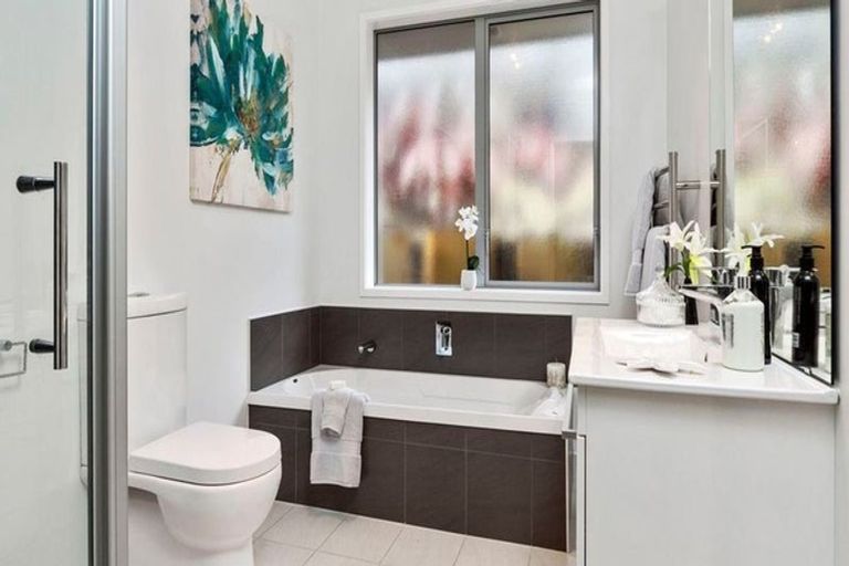 Photo of property in 4 Mcneish Place, Pokeno, 2402