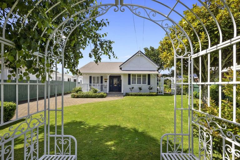 Photo of property in 6 Shortland Street, Lower Vogeltown, New Plymouth, 4310